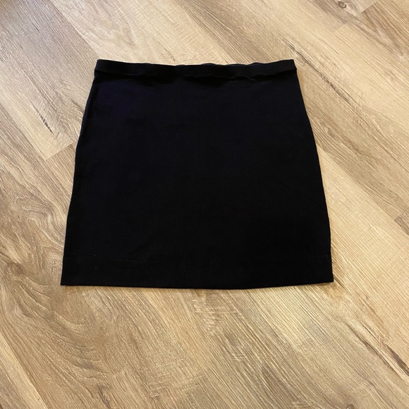 H&M Skirt - Picture 3 of 7